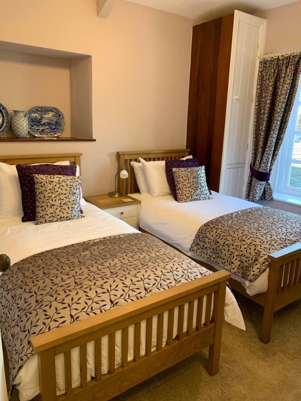 Pontyclerc Farm House Bed And Breakfast Ammanford Eksteriør bilde