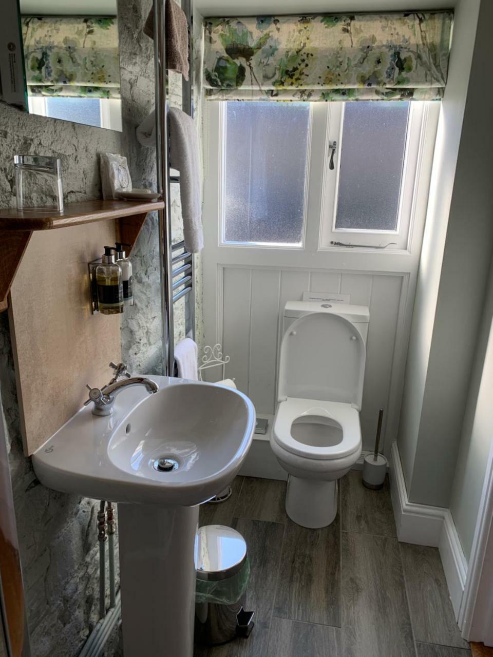 Pontyclerc Farm House Bed And Breakfast Ammanford Eksteriør bilde